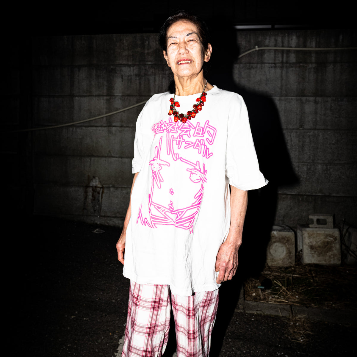 超☆社会的サンダル /　「新☆春　楽園、此処二有リ。」"オニザワマシロ" Illustration T-Shirt