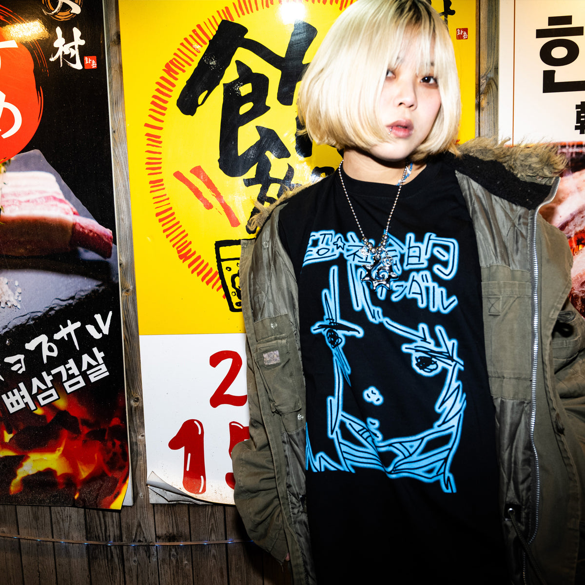 超☆社会的サンダル /　「新☆春　楽園、此処二有リ。」"オニザワマシロ" Illustration T-Shirt