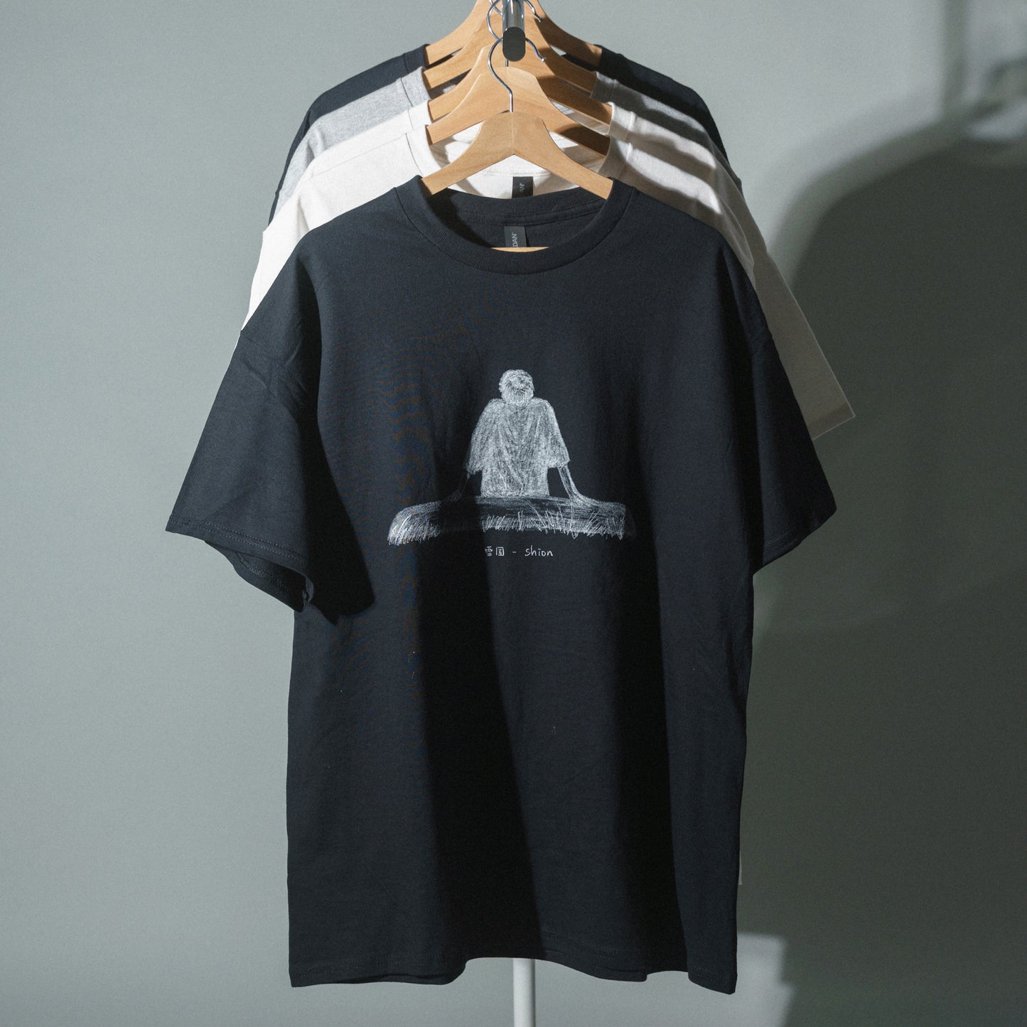 雪国 / shion T-Shirt